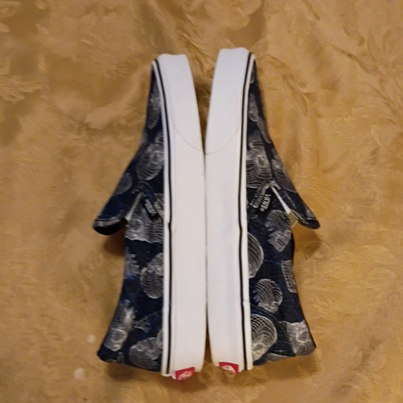 VANS RARE Black and White Skull Pattern Slip-Ons Women's 7.0 Men's 5.5 - Picture 9 of 14